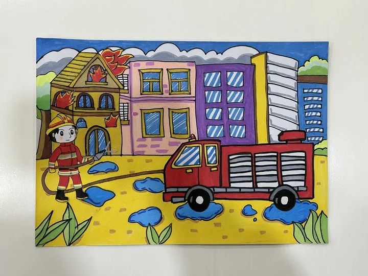 “勇敢消防员 心中火焰蓝”幼儿园画画作品（6）