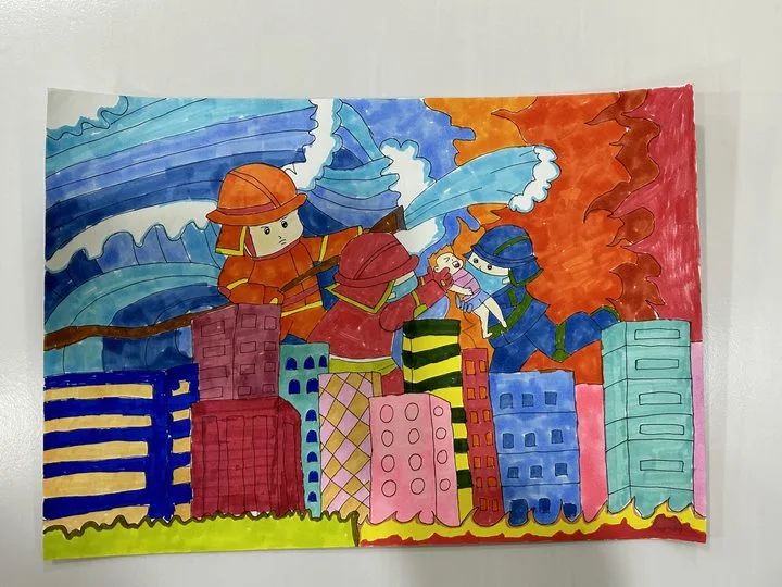 “勇敢消防员 心中火焰蓝”幼儿园画画作品（10）