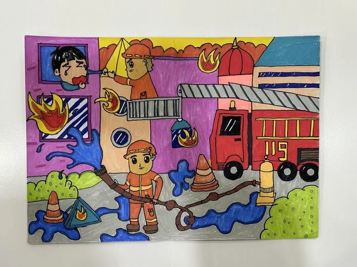 “勇敢消防员 心中火焰蓝”幼儿园画画作品（9）
