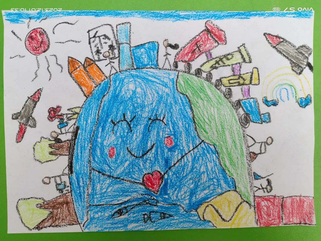 幼儿园“小手绘成长 童心画童年”环保儿童画（3）