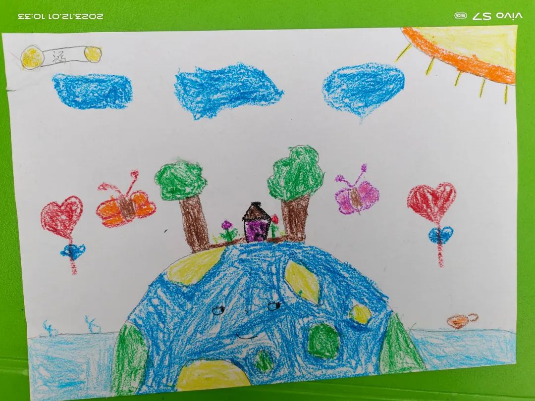 幼儿园“小手绘成长 童心画童年”环保儿童画（4）