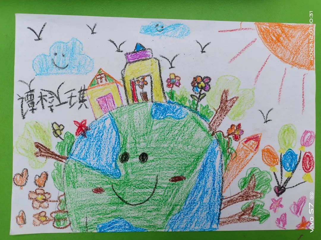 幼儿园“小手绘成长 童心画童年”环保儿童画（10）